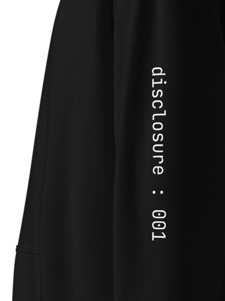 Close detail of the left sleeve showing the vertical disclosure : 001 print